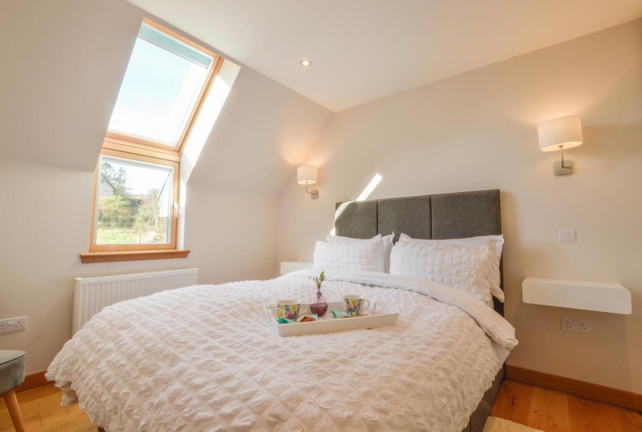 Rowan Tree Apartment - A Modern, Quiet Hideaway With Sweeping Views Across Oban Exterior photo